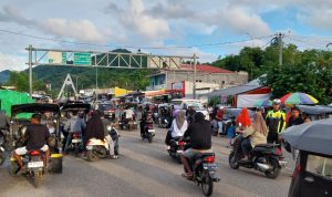 Masyarakat Tilamuta Padati Pasar Kuliner Untuk Berburu Takjil