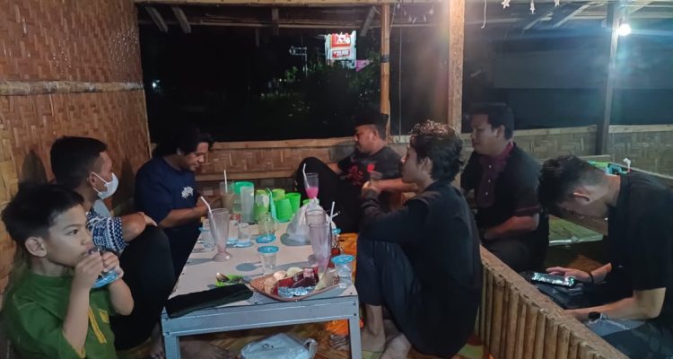 Gelar Buka Bersama Karang Taruna Bahari Pentadu Barat Di Dapur Yayu