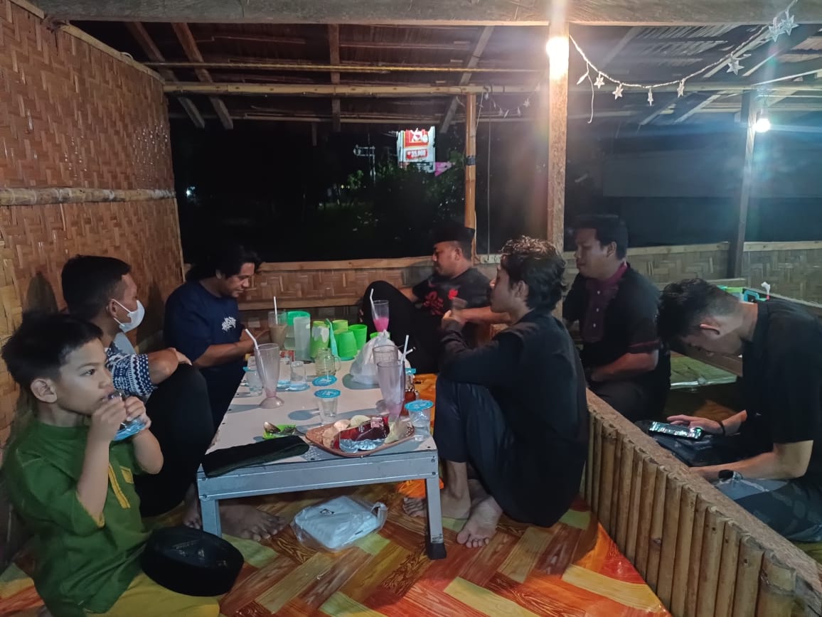 Gelar Buka Bersama Karang Taruna Bahari Pentadu Barat Di Dapur Yayu