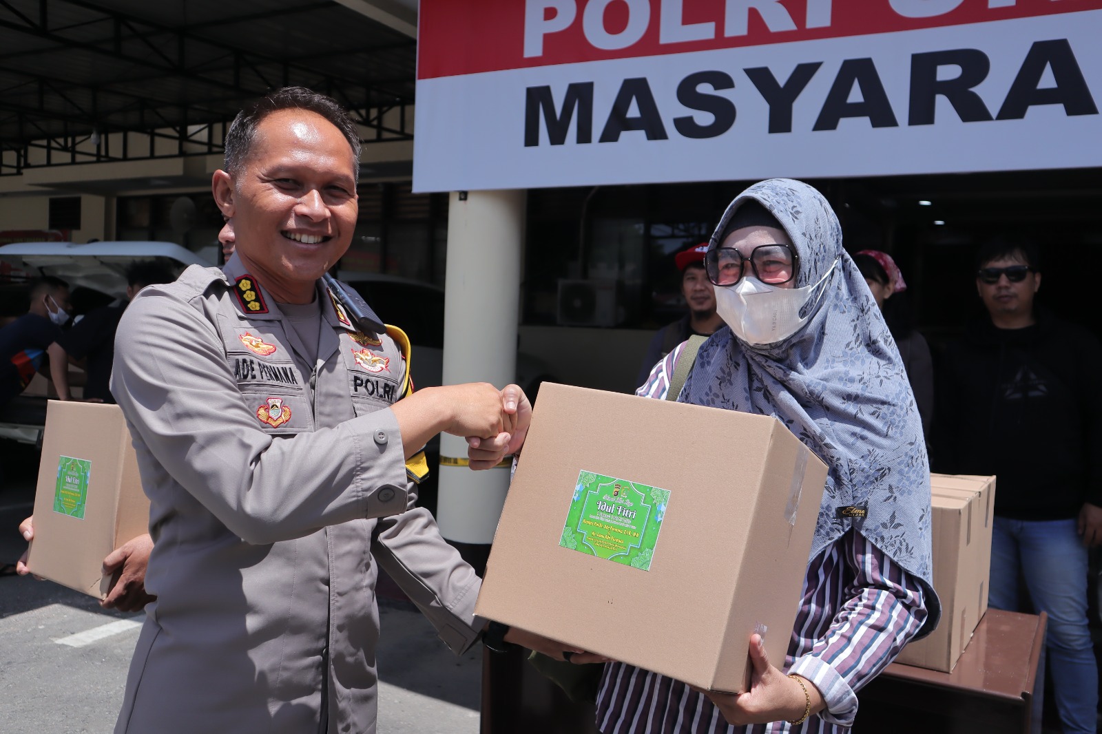 Kapolresta Gorontalo Kota Bagi Bingkisan Lebaran Kepada Jurnalis