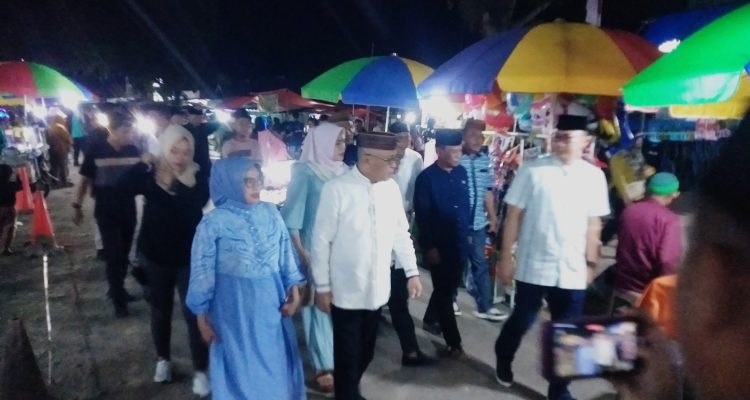 Bupati Gorontalo Sofyan Puhi Tinjau Pasar Senggol Di Tolangohula