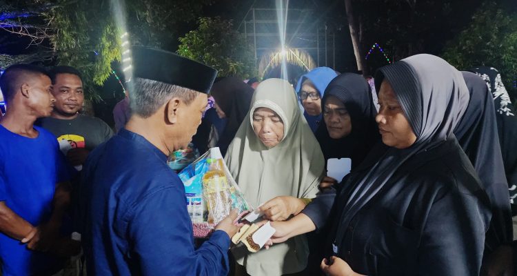Bupati Gorontalo Sofyan Puhi Resmi Tutup Kegiatan Festival Semarak Ramadhan: Persatuan Usaha Karaoke Tolangohula Salurkan Parcel Lebaran Melalui Camat Setempat