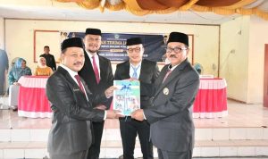 serah terima Jabatan dari Penjabat Bupati Boalemo Dr. Sherman Moridu, S. Pd, MM kepada Bupati Boalemo definitif Drs. Rum Pagau