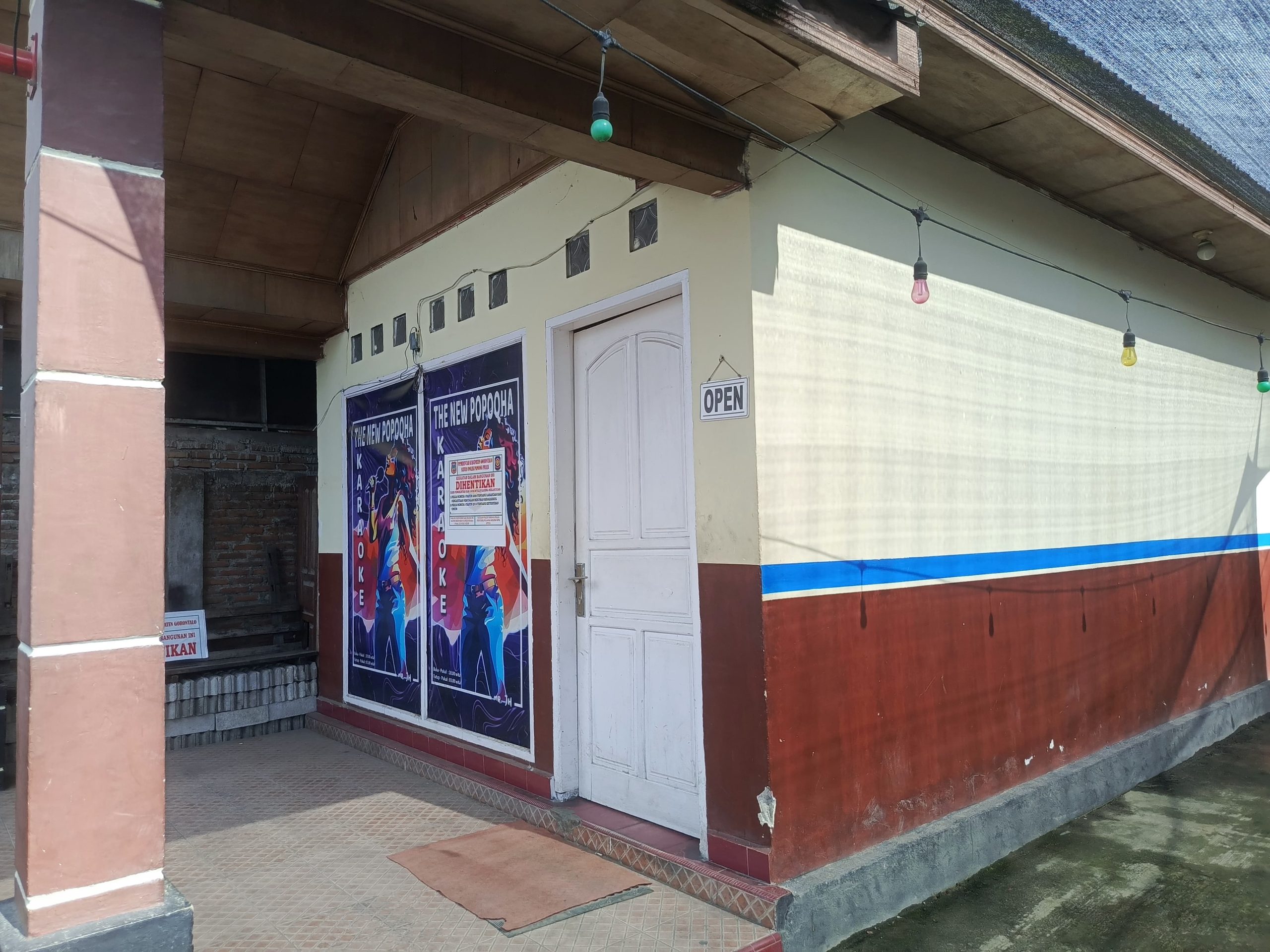 Satpol PP Gorontalo Diduga Segel Tempat Usaha Karaoke Tolangohula Secara Paksa