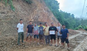 Jalan Rusak Parah di Pontolo, Pemuda Paguyaman Pantai Bergerak Galang Swadaya Perbaikan