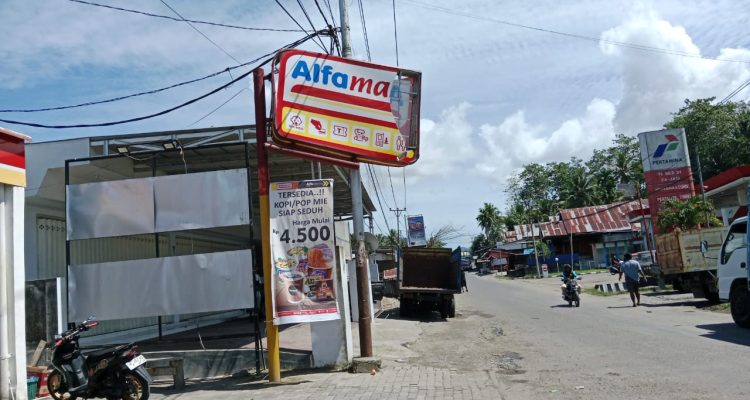 Neon Box Alfamart Desa Parungi Makan Bahu Jalan Trans Sulawesi