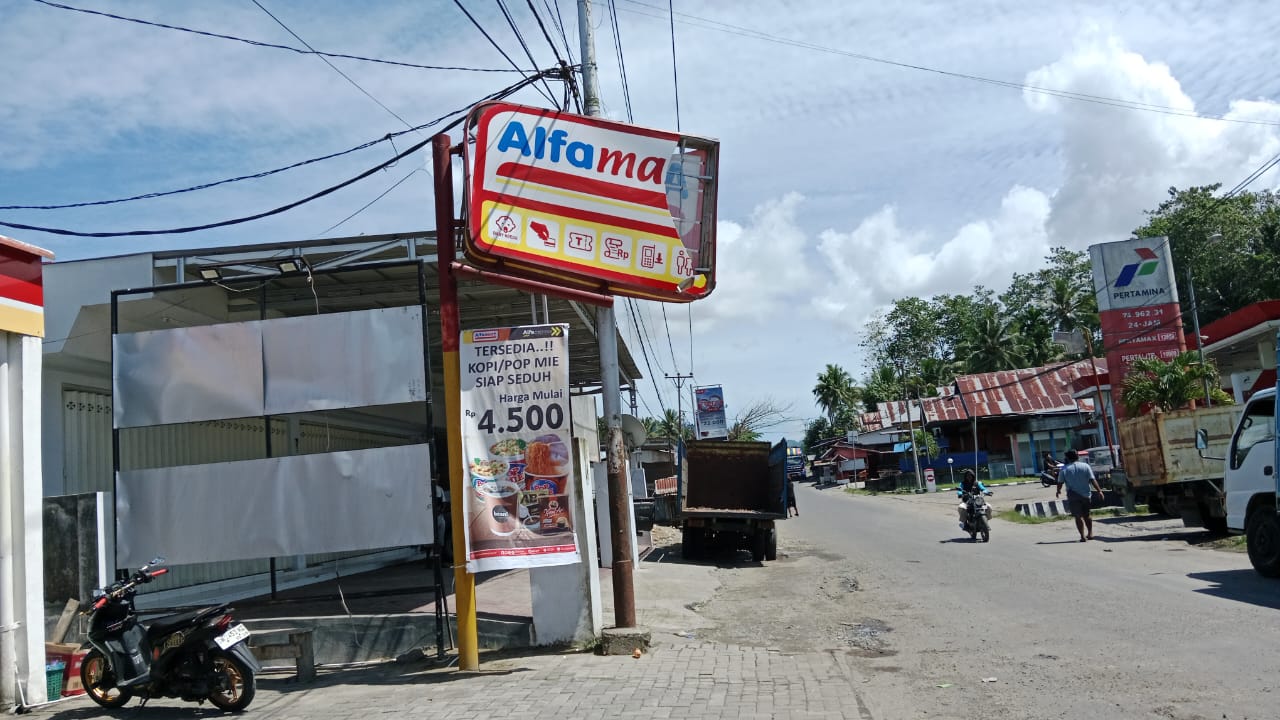 Neon Box Alfamart Desa Parungi Makan Bahu Jalan Trans Sulawesi