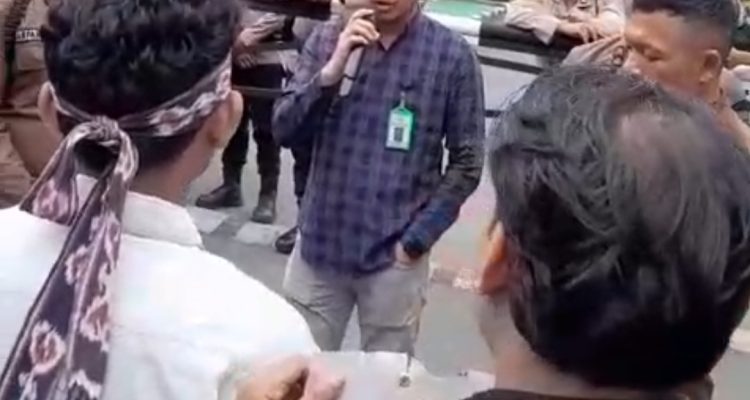 Mahasiswa Kepung Kejari Boalemo, Desak Tuntaskan Korupsi DPRD!