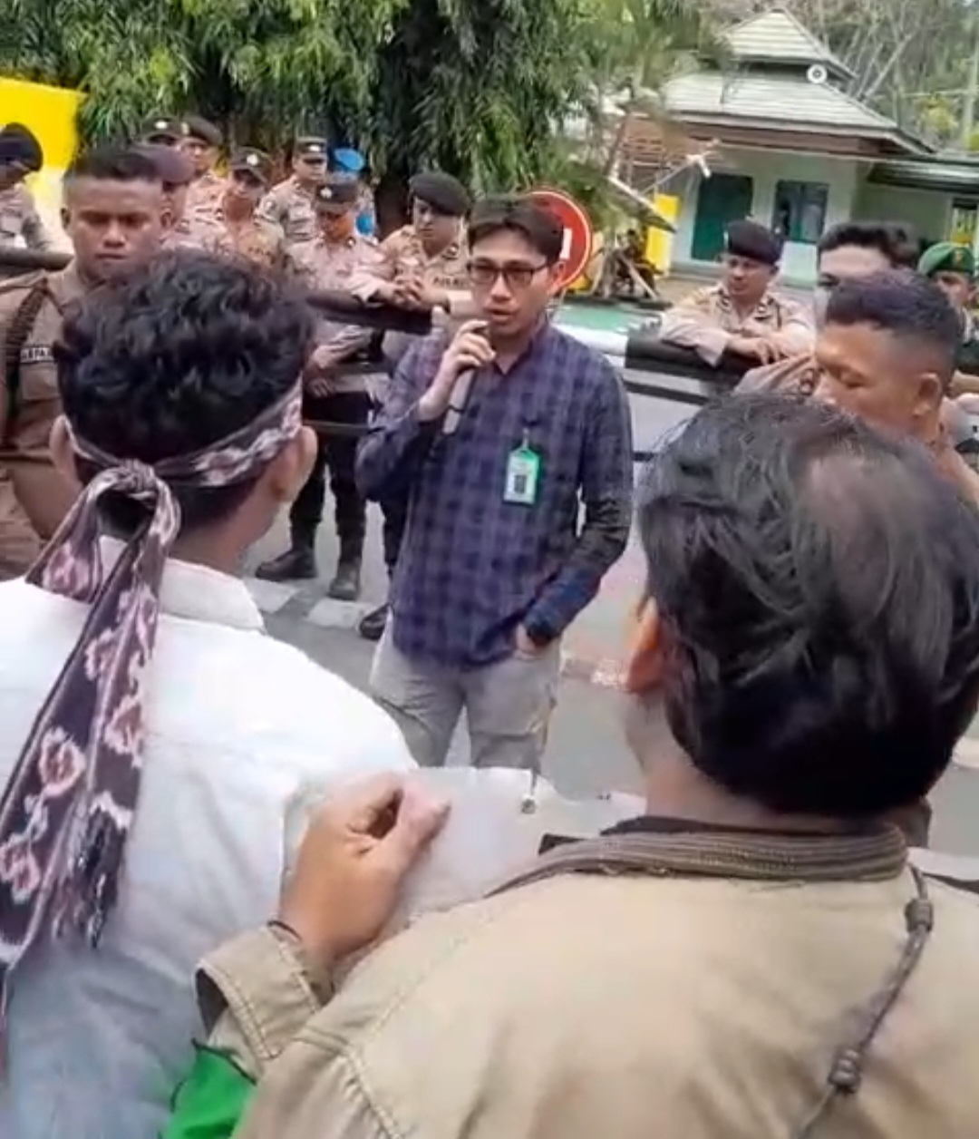 Mahasiswa Kepung Kejari Boalemo, Desak Tuntaskan Korupsi DPRD!