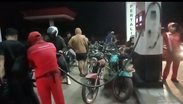 Premanisme Dan Permainan Kotor di SPBU Parungi! Wartawan Diintimidasi, Penimbun BBM Melenggang Bebas, Polisi Diminta Bertindak Tegas!