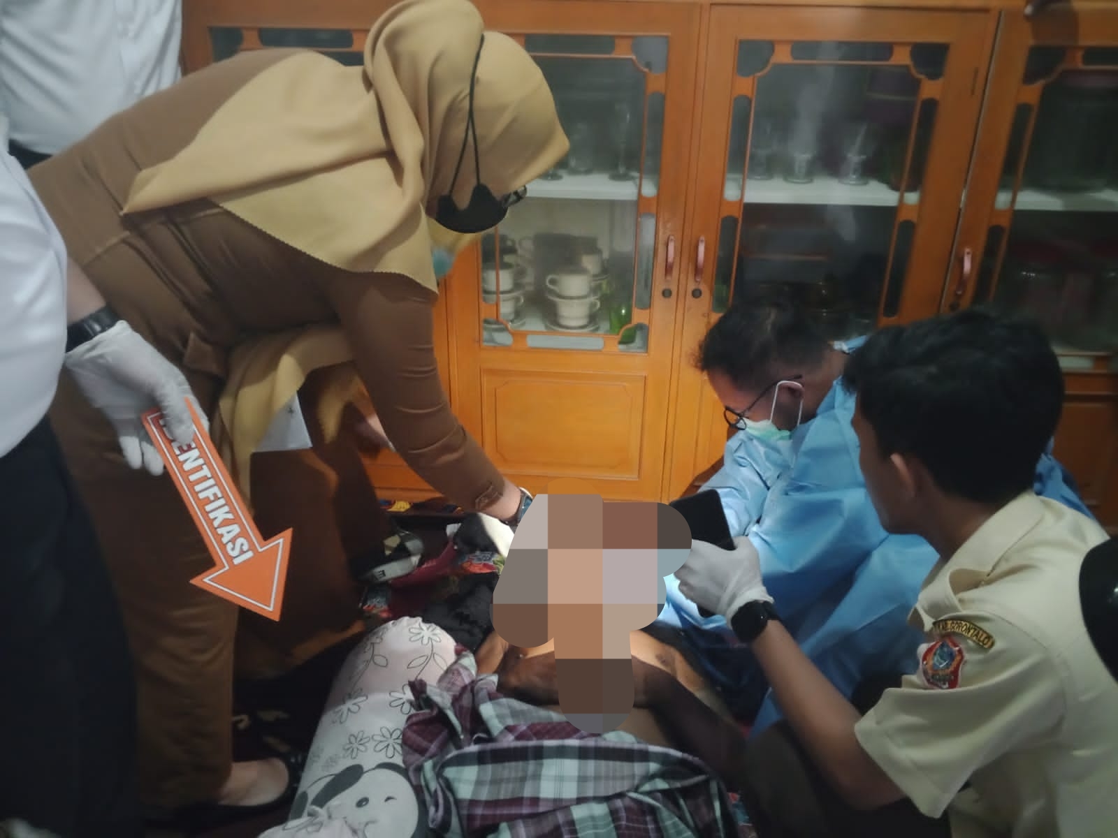 Kapolsek Limboto Pimpin Evakuasi Warga Gantung Diri: Warga Dan Pemerintah Turut Berduka