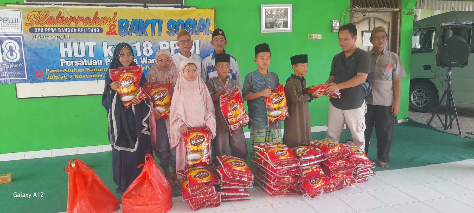 Silaturahmi dan Bakti Sosial ke Panti Asuhan Warnai HUT ke-18 PPWI di Bangka Belitung