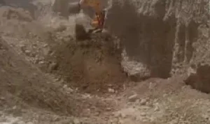 Excavator Yang Disewa Ferdi Mardain (FM) masih bebas Beroperasi