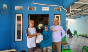 Jum'at Berkah, YR Team Salurkan Puluhan Paket Sembako