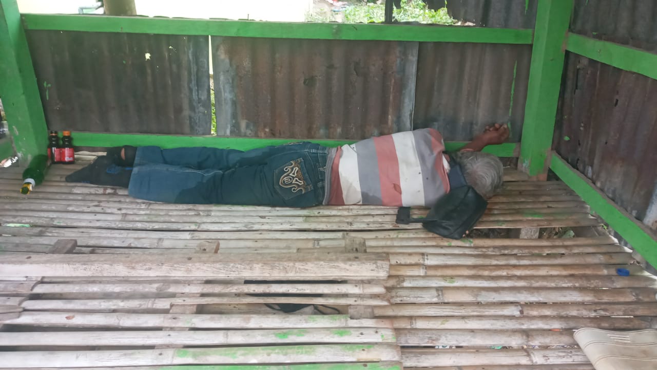 Seorang Warga Desa Bumela Alami Kejang-kejang dan Pendarahan Di Area Pasar Sidomulyo