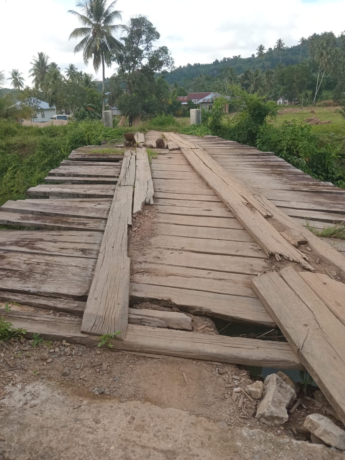 Jembatan Desa Bubode Tak Kunjung Rampung, Warga Minta Transparansi