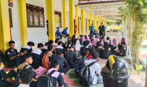 Untuk Generasi Muda: Kegiatan Sosialisasi Institut Teknologi Dan Bisnis Boalemo Kampus 2 Paguyaman Raya Di SMK Negeri 1 Pulubala